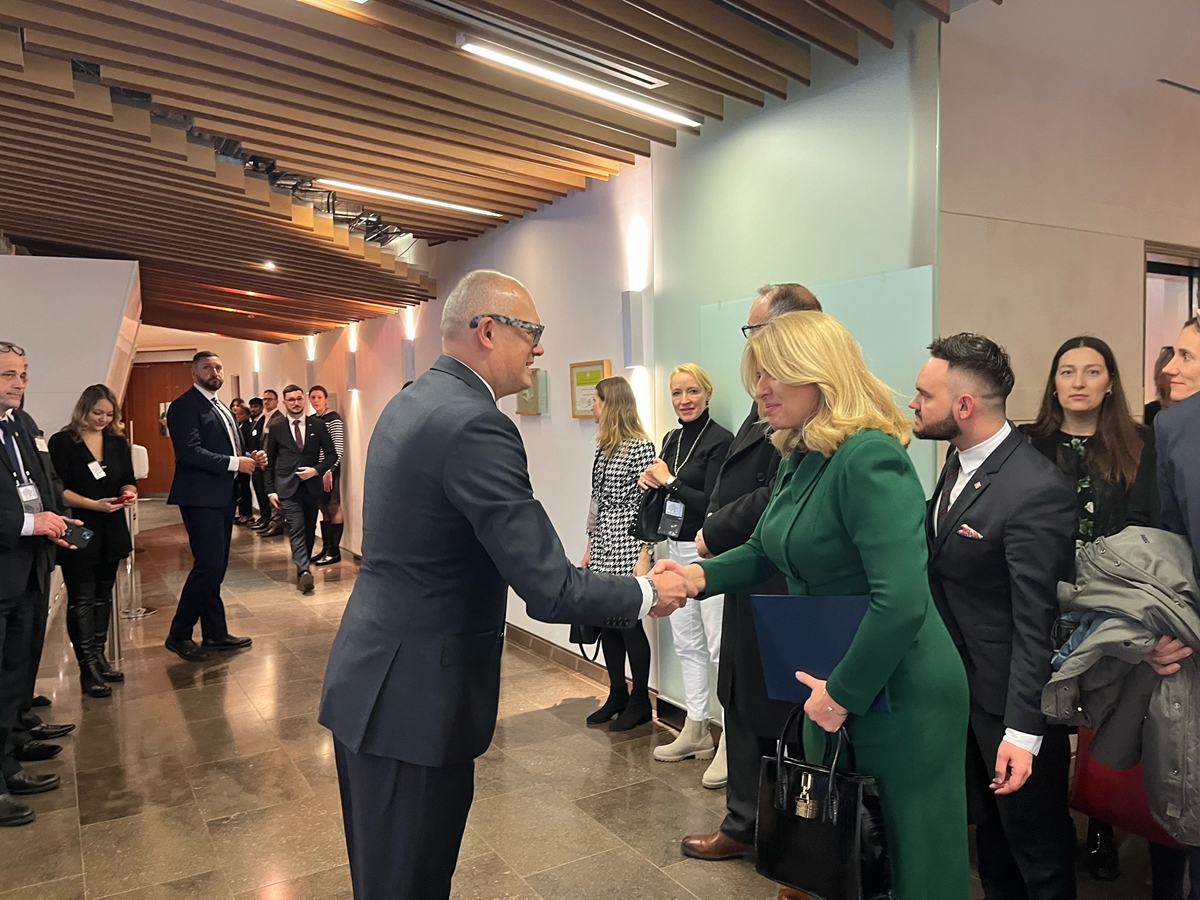 WTC VP Jon Worren, shaking hands with Slovakian President Zuzana Čaputová.