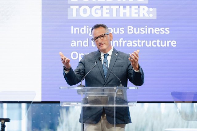 Min. Greg Rickford addresses the crowd at our sold-out Indigenous Business Summit.