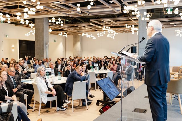 Minister Vic Fedeli addresses the capacity crowd at our Life Sciences Breakfast event.
